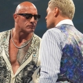 The Rock dévoile ce qu'il a murmuré à Cody Rhodes à WWE RAW