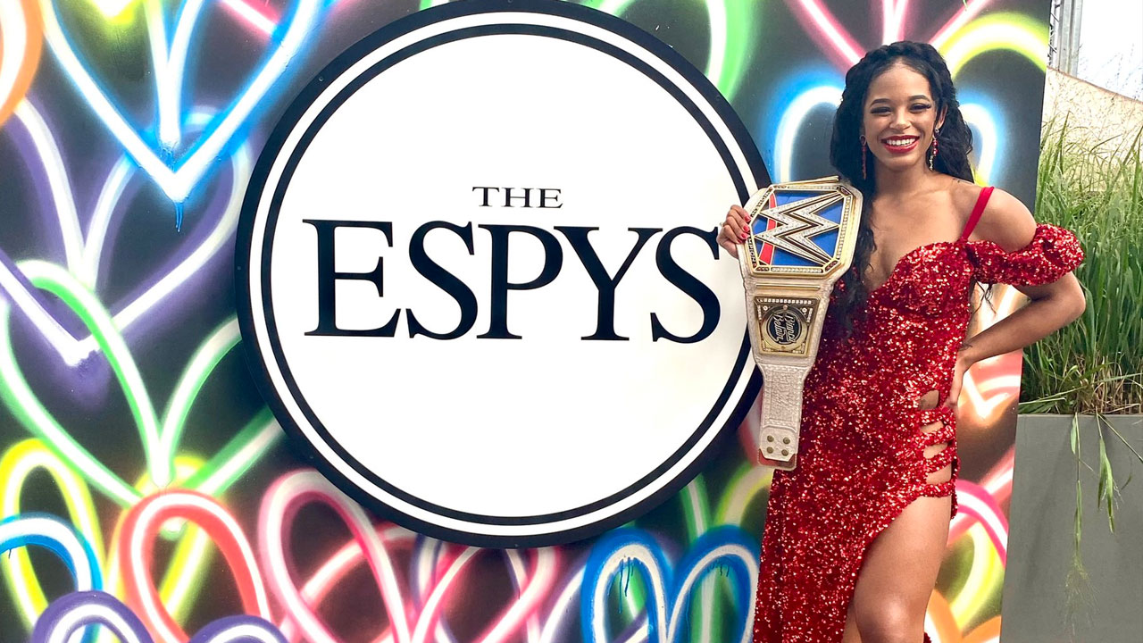 Bianca Belair et Sasha Banks remportent l'ESPY Award WWE CatchNewz