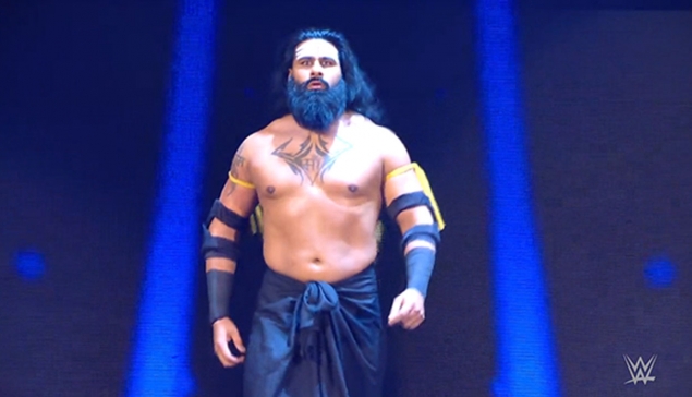 Même une WWE Superstar se moque de l'arrivée de Veer Mahaan à RAW