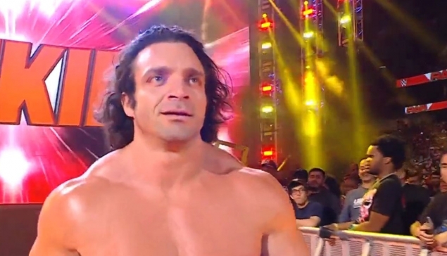 WWE RAW : Elias (ou son petit frère) de retour