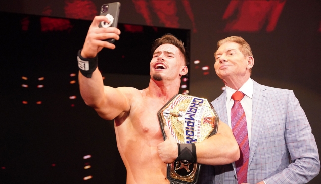 Vince McMahon ''voit un jeune John Cena en Theory''