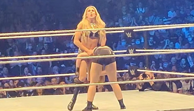 Charlotte Flair vs Ronda Rousey - WWE PARIS 2022