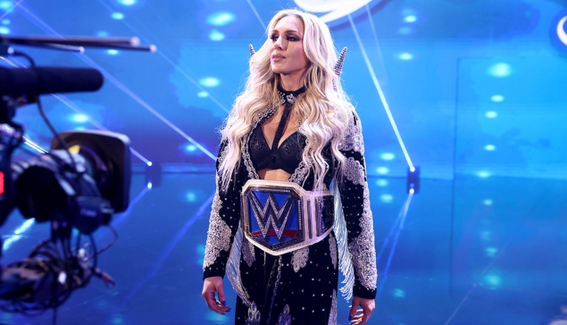 Charlotte Flair : fausse blessure, vraie absence
