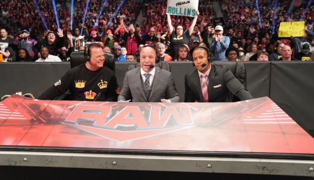 La WWE change ses équipes de commentateurs